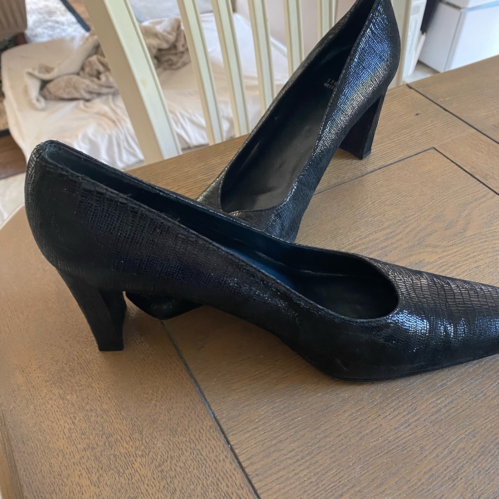 Black pair Stuart Weizmann shoes - Picture 2 of 3